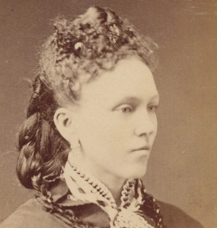 PORTRAIT OF WOMAN W/ LARGE HAIRDO - BOSTON, MASS