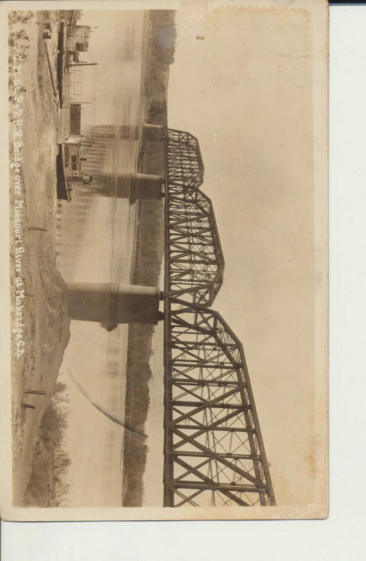 1930 PHOTO POSTCARD OF P.A. RAILROAD BRIDGE OVER MISSOURI RIVER W/ STAMP