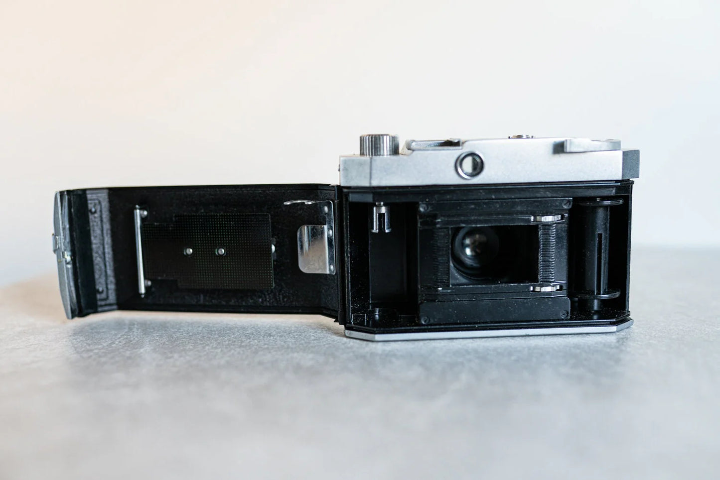 35mm Compact Camera w/ Case - Konilette 35