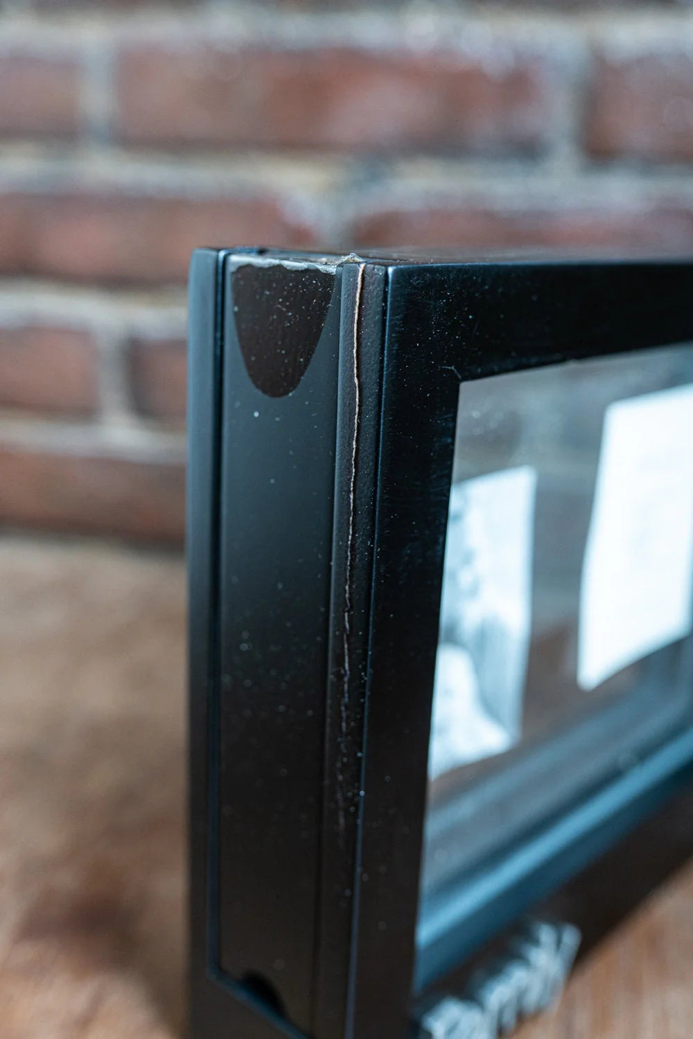 Black Floating Frame / Family