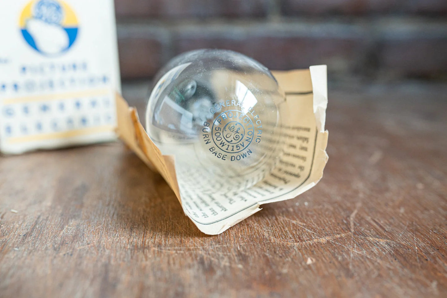 GE 500W 115V Light Bulb