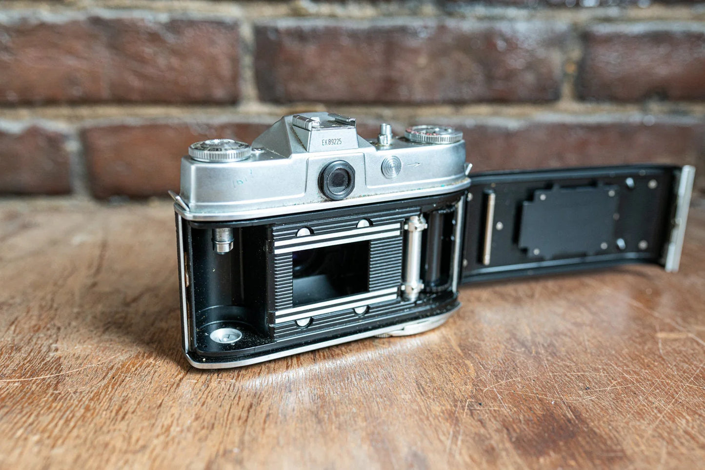 Kodak Retina Reflex 35mm Film Camera with Schneider 50mm f2 & Case, For Restoration