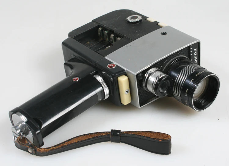 FUJICA 8 ZOOM DELUXE CAMERA
