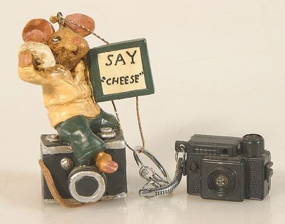 MOUSE WITH CAMERA ORNAMENT AND CAMERA KEYCHAIN