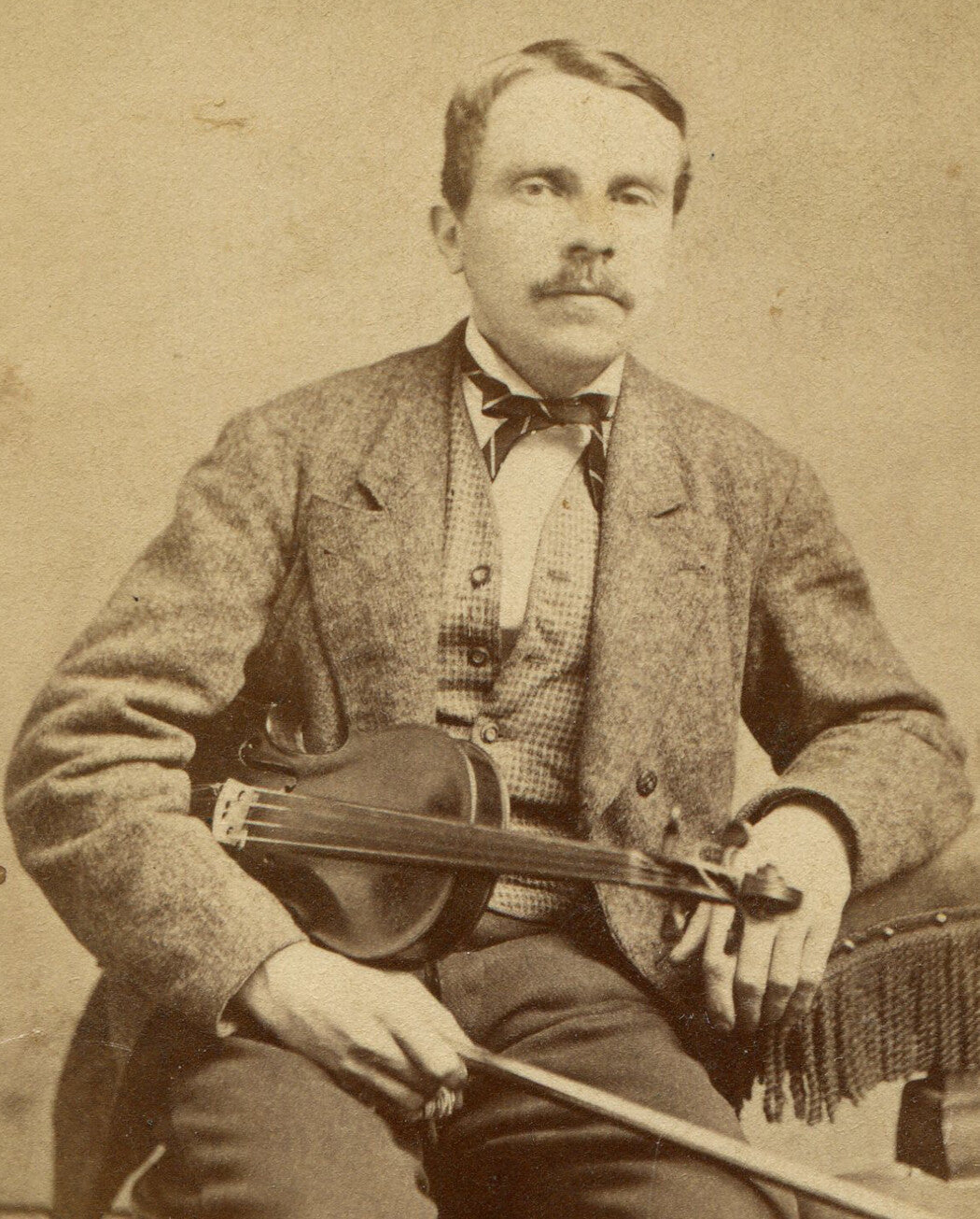 MUSICIAN POSED WITH VIOLIN AND BOW. PROFESSOR  J.N. GOODALL. CDV. WISCASSET, ME.