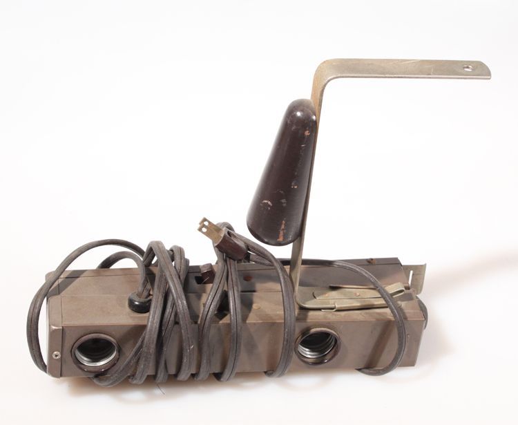 LIGHT BAR, FOLDING, HOLD 4 BULBS, W GRIP