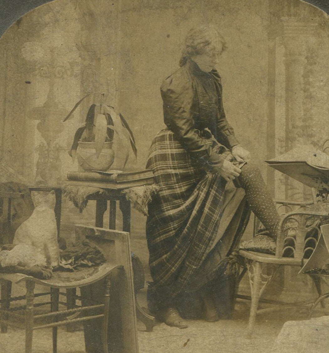 WOMAN IN LONG SKIRT PULLING UP STOCKINGS. NAUGHTY STEREOVIEW.