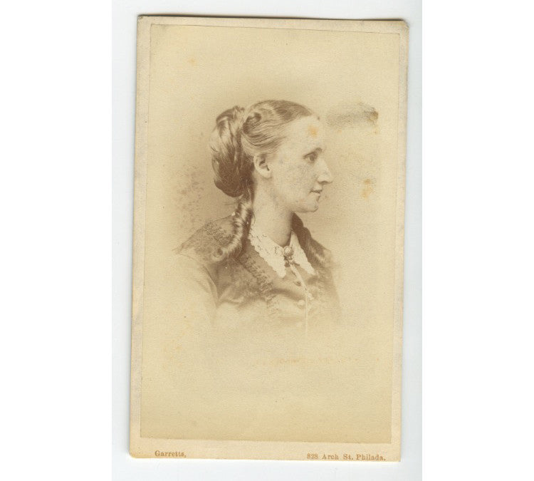 CDV LADY W/ LONG RINGLETS FROM PHILLY, PA, STUDIO PORTRAIT BY GARRETTS