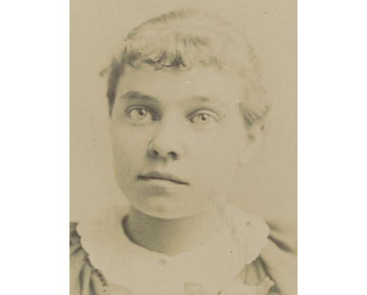 RED WING, MINN, PRETTY LADY LACE COLLAR, PHOTO BY PECK