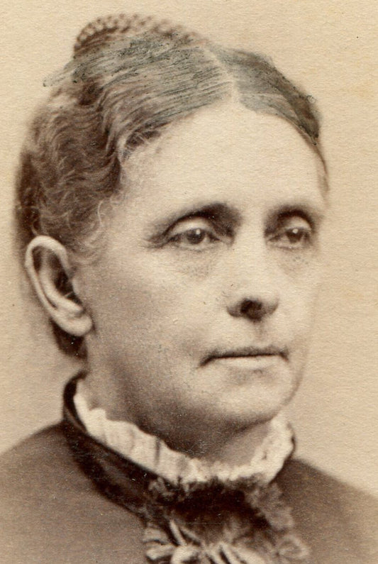 TIRED LOOKING WOMAN, EMBROIDERED COLLAR FRONT. CDV. FORT EDWARD, N.Y.