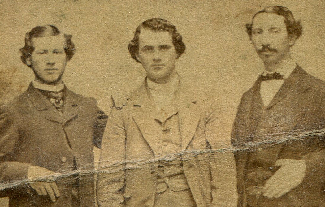 THREE MEN, LOOKING VERY DAPPER. CDV. INTERESTING PHOTO.