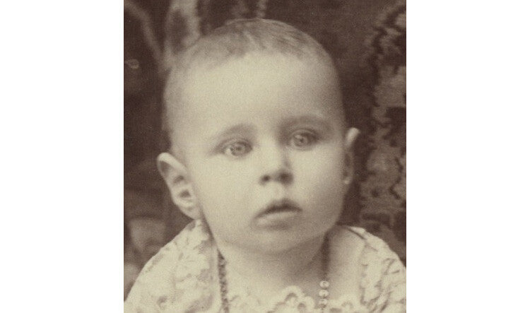 CUTE CHILD STUDIO PHOTO