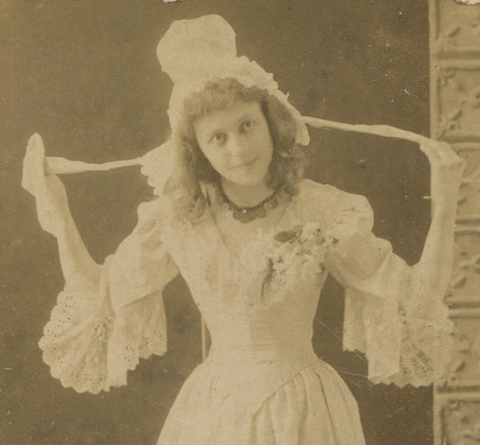 THEATRICAL,  ACTRESS IN COSTUME. CABINET CARD BY WENDT. N.Y.
