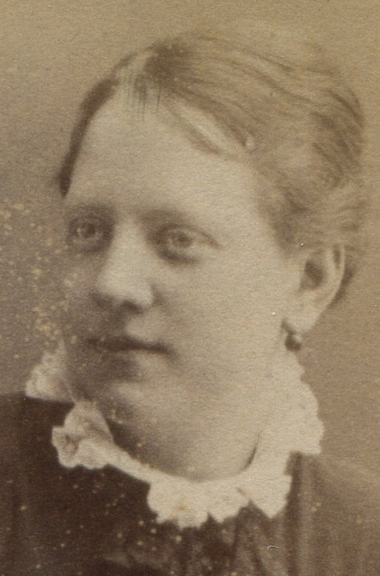 VERY PALE WOMAN WITH SLIGHTLY BULGING EYES. CDV. OREBRO, SWEDEN.