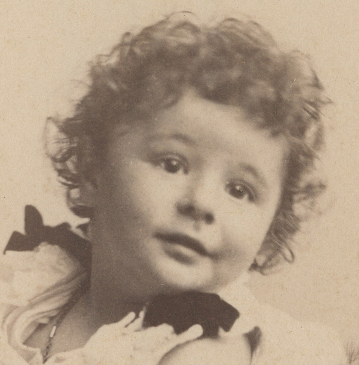 PHILADELPHIA, PA, PHOTO OF ADORABLE GIRL W/ CURLS