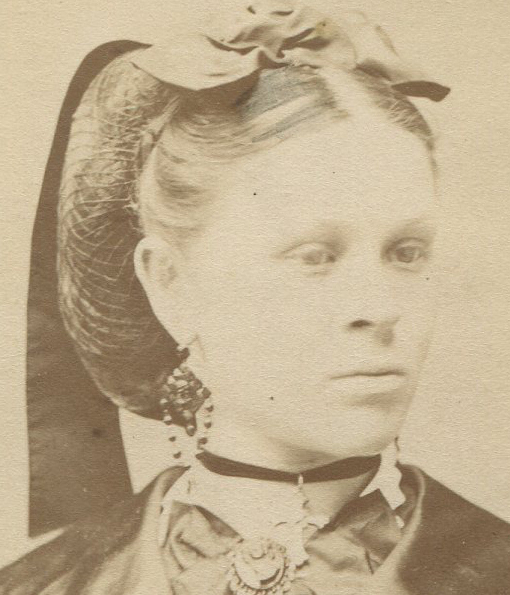 WOMAN WITH REGAL APPEARANCE. JEWELRY AND HAIR LOOK ROYAL. CDV. PITTSBURGH, PA.