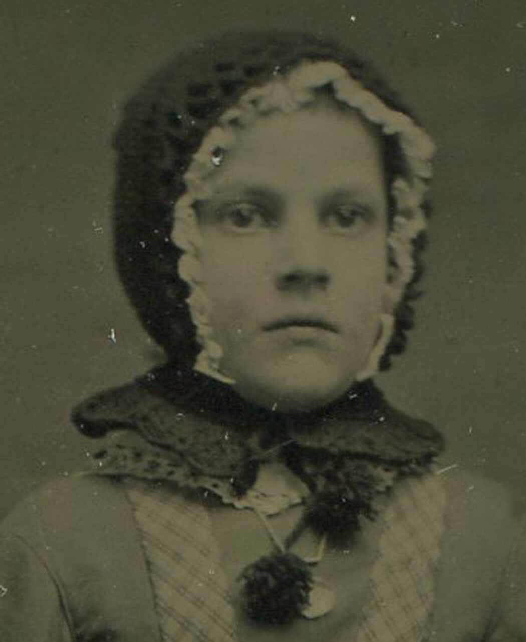 YOUNG GIRL IN BONNET, STAND POSE AT TABLE. TINTYPE.