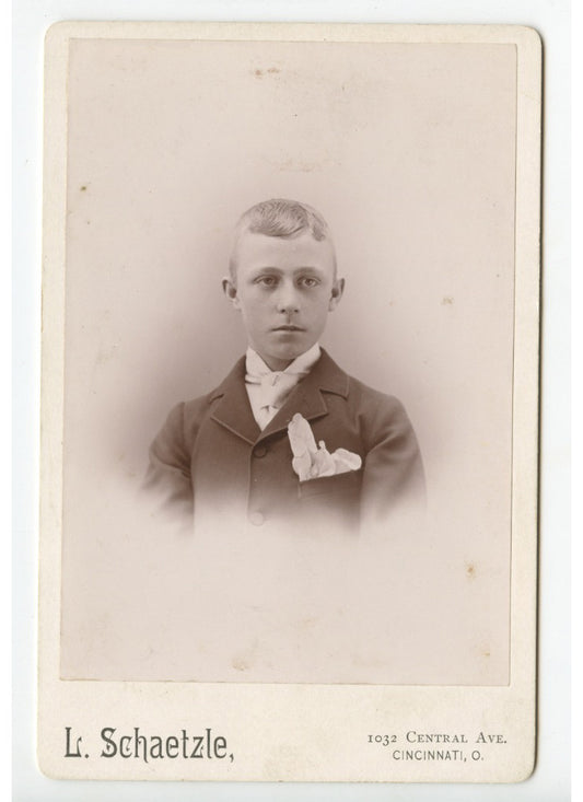 CAB CARD PHOTO OF MAN W/ HANDKERCHIEF FROM CINCINNATI, OH, BY SCHAETZLE