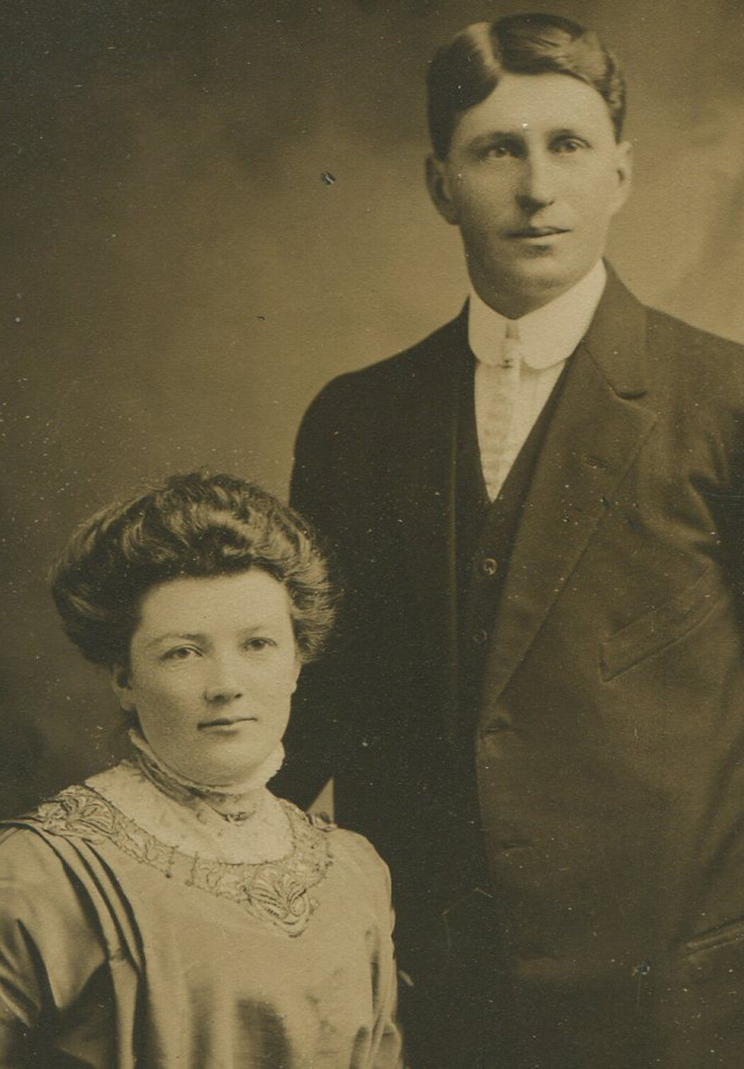 BEAUTIFUL COUPLE. TONED SILVER PRINT CIRCA 1910.
