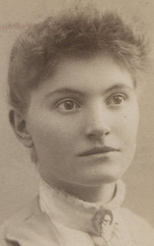 YOUNG WOMAN, SO BEAUTIFUL. CABINET CARD. PITTSBURGH, PA.