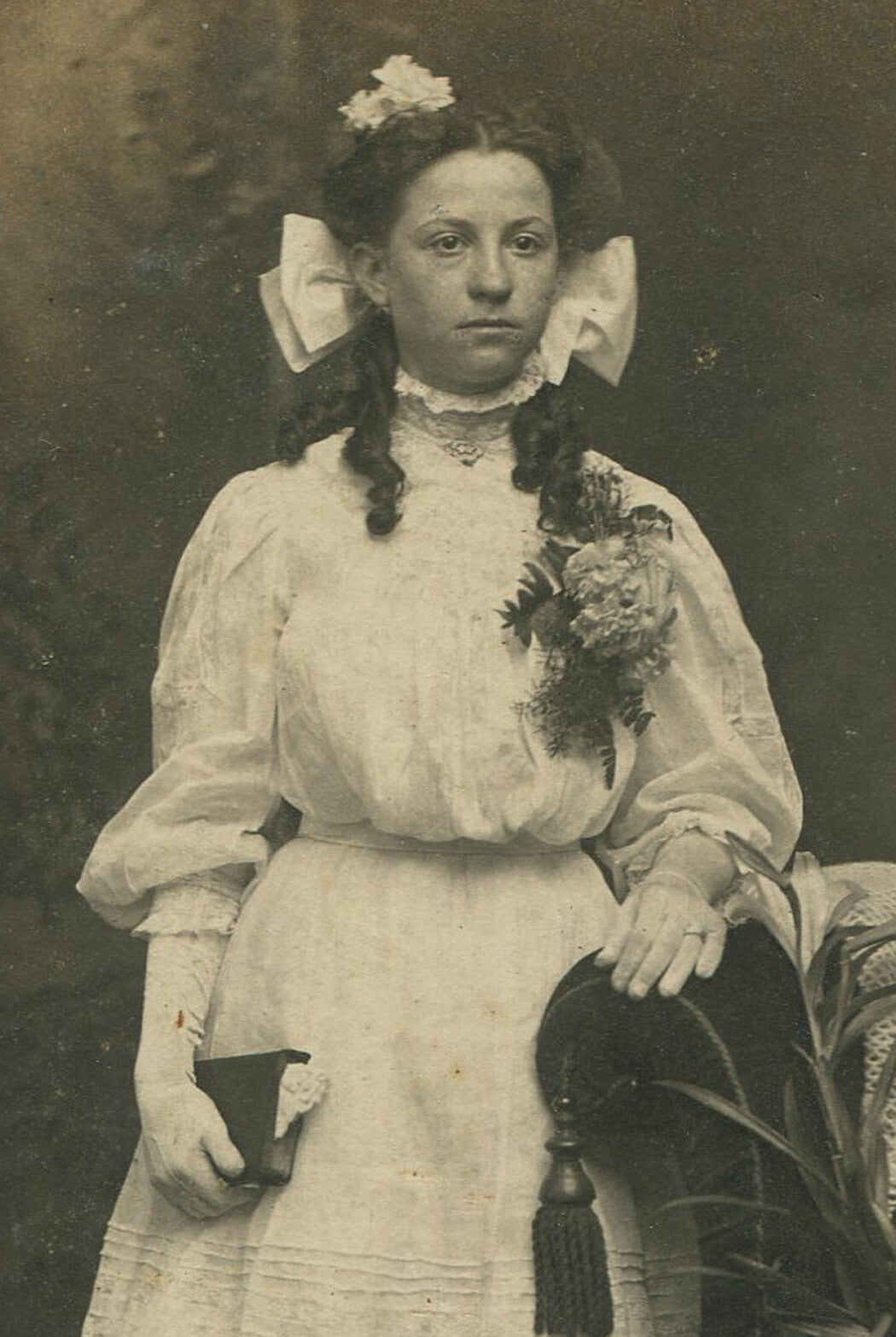 UNFORTUNATE ATTIRED WOMAN. BIG BOW, HIGH COLLAR AND RINGLET CURLS. CABINET CARD