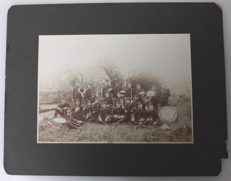 1901 PORTRAIT OF CITIZENS CONCERT BAND W/ INSTRUMENTS OUTDOORS - EMLENTON, PA