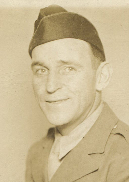 U.S.SOLDIER IN UNIFORM. 1930-40. VINTAGE B W, TONED.