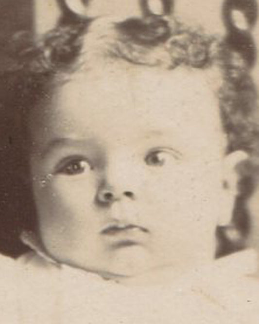 WIDE EYED BABY LOOKING FOR MOM. ODD POSING CHAIR. CABINET CARD.