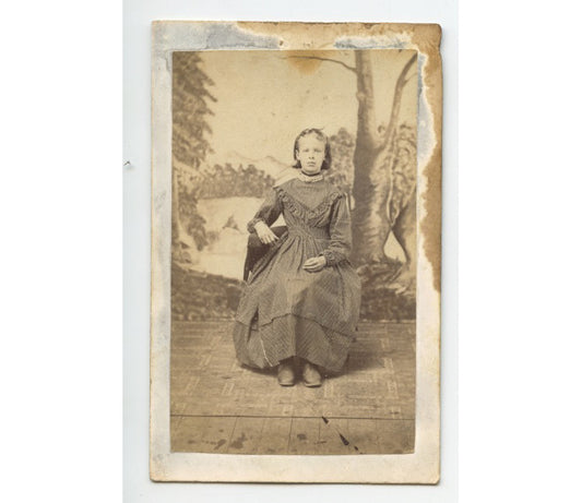 CDV STUDIO PORTRAIT LADY W/ POLKA DOT DRESS