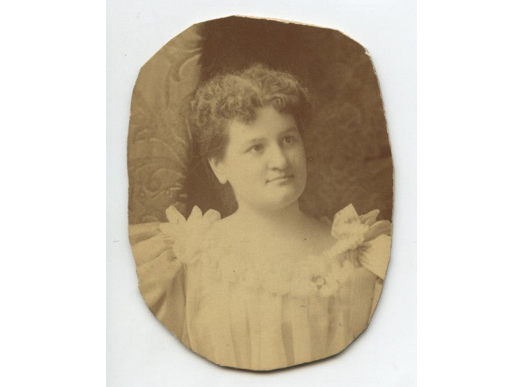 CDV STUDIO PORTRAIT LADY W/ BOWS
