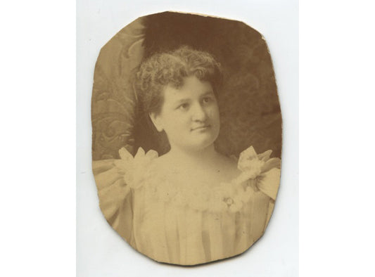 CDV STUDIO PORTRAIT LADY W/ BOWS