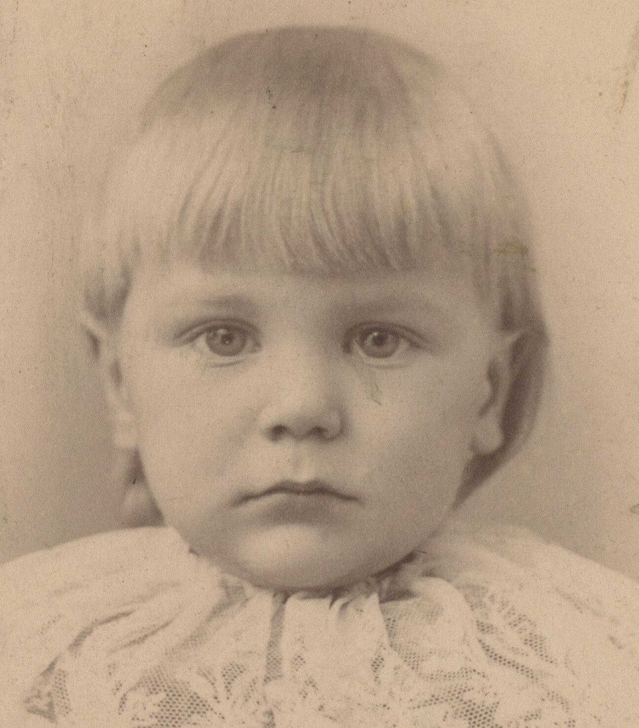 TARENTUM, PA, STUDIO PHOTO, CHILD W/ BLOND HAIR + BANGS