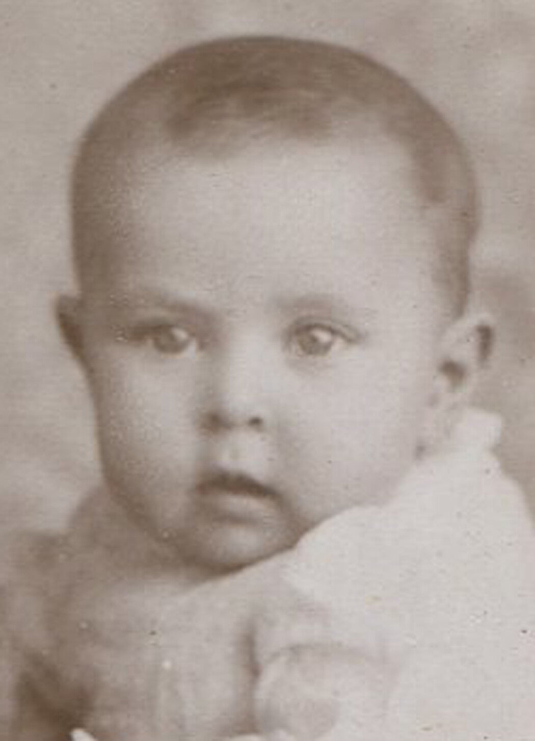 UNHAPPY BABY POSED ON CHAIR. CABINET CARD. NAPERVILLE, ILLINOIS.