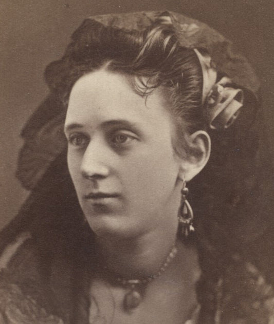 1872 CDV PORTRAIT OF BEAUTIFUL WOMAN IN LACE SHAWL - CHICAGO, IL