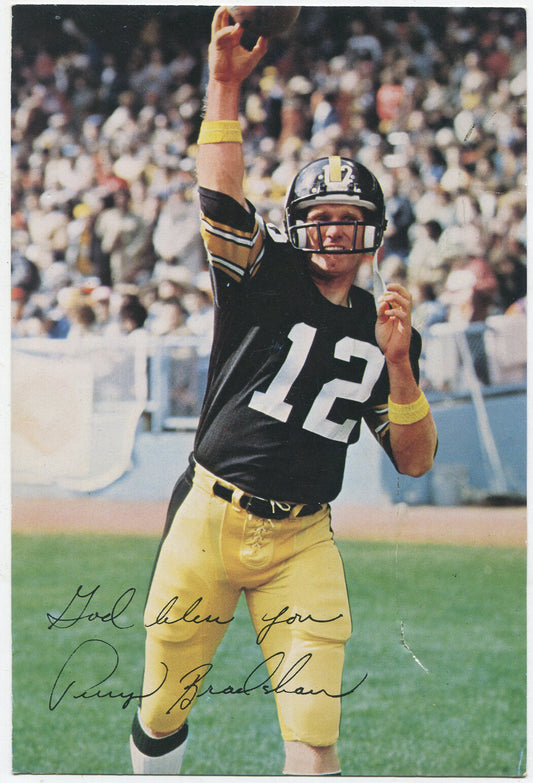 TERRY BRADSHAW, PITTSBURGH STEELER QUARTERBACK. SIGNED IMAGE POSTCARD.