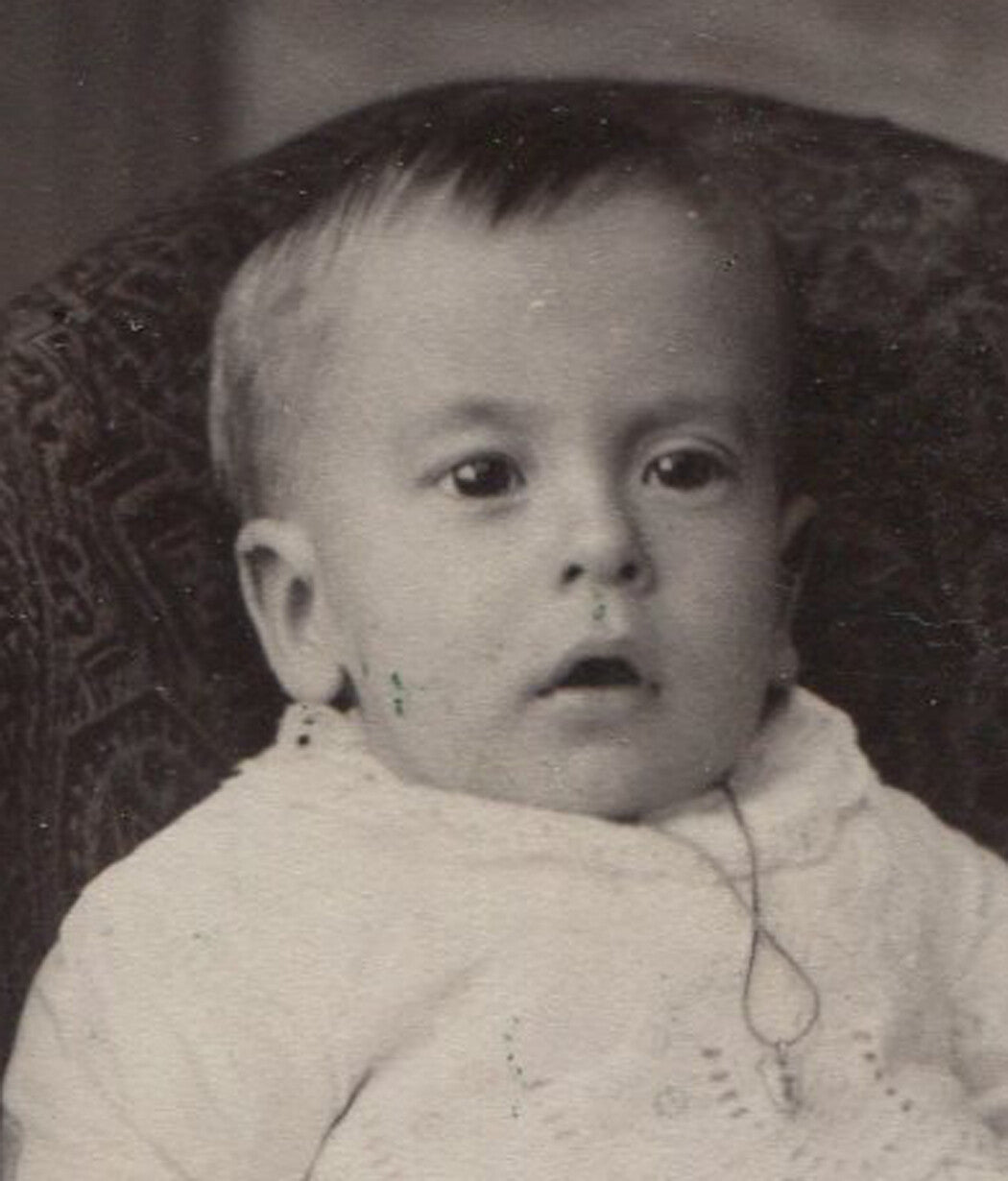 BORED LOOKING TODDLER, SEATED POSE. CABINET CARD, ALLEGHENY CITY, PA.