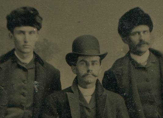 3 MEN, 2 COSSACK HATS, 1 BOWLER HAT. VERY INTERESTING PHOTO. TINTYPE.