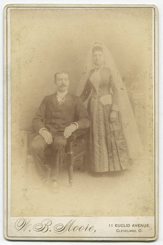 VERY ODD LOOKING COUPLE, WEDDING PHOTO. CABINET CARD, CLEVELAND, OHIO.