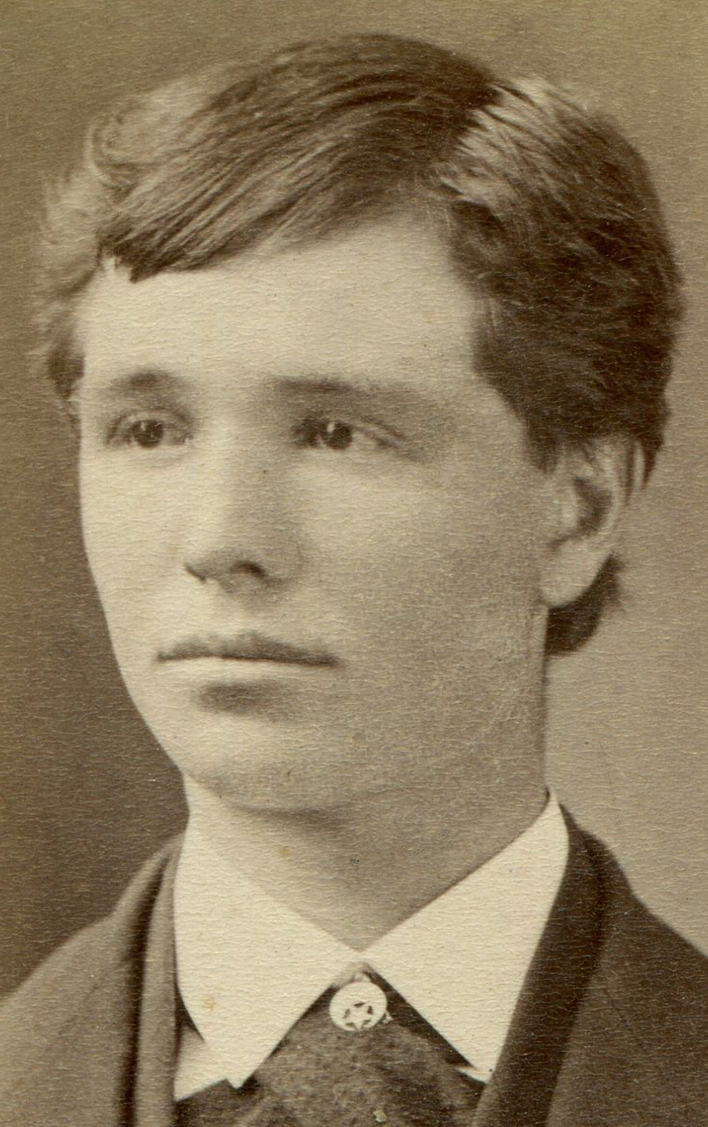 YOUNG MAN, SAD FACE, BROAD LAPEL. CDV. CARTHAGE, ILL.
