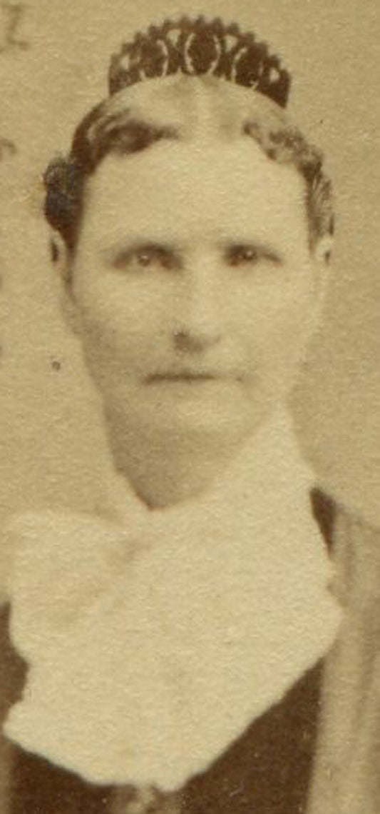 WOMAN IN TERRA POSED IN ORNATE SETTING. CDV. WASHINGTON, PA.