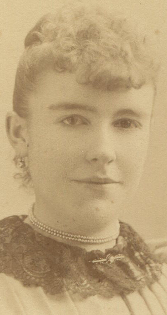 WOMAN W/LACE COLLAR, PLEATED DRESS. CABINET CARD. UTICA, N.Y.
