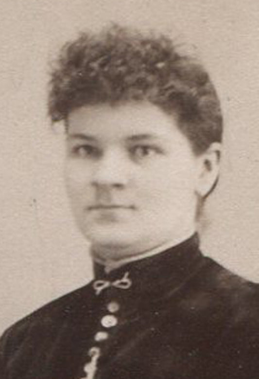 WOMAN, VELVET DRESS, TIGHT BUTTONS. CABINET CARD. AKRON, OHIO.