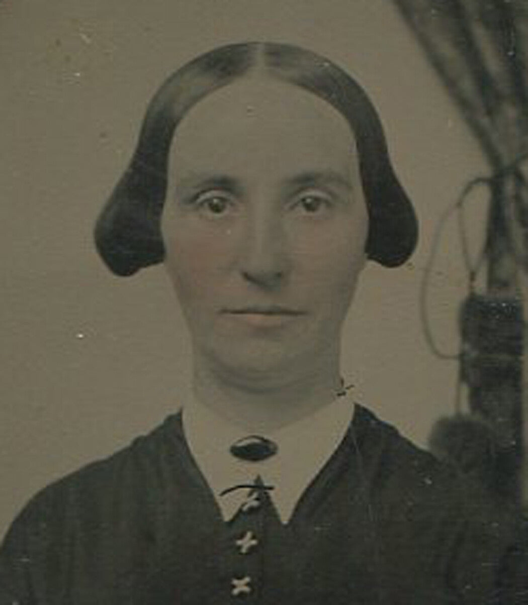 WOMAN W/ VERY UNFORTUNATE HAIRSTYLE. TINTED TINTYPE, PERIOD PAPER MAT.