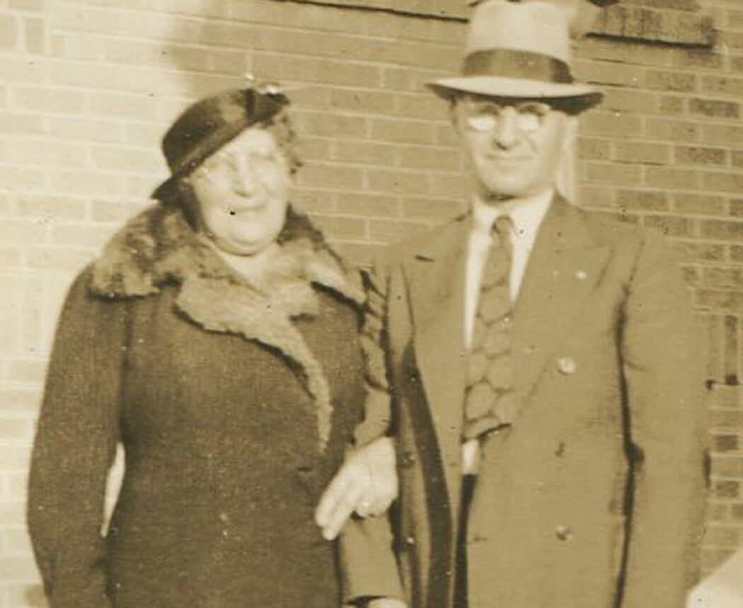 COUPLE WITH THICK EYE GLASSES. 1940s.