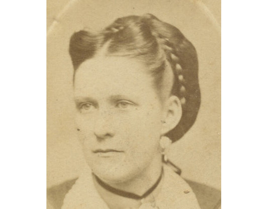 CDV STUDIO PORTRAIT PRETTY LADY FROM HILLSBORO BRIDGE, NH, BY MCCLARY