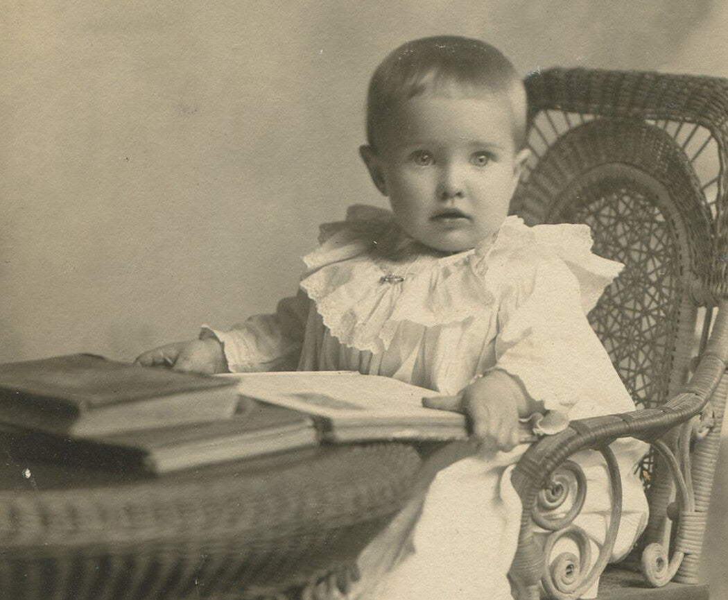 ABSOLUTELY BEAUTIFUL TODDLER POSED READING AT TABLE. SILVER PRINT CIRCA 1900.