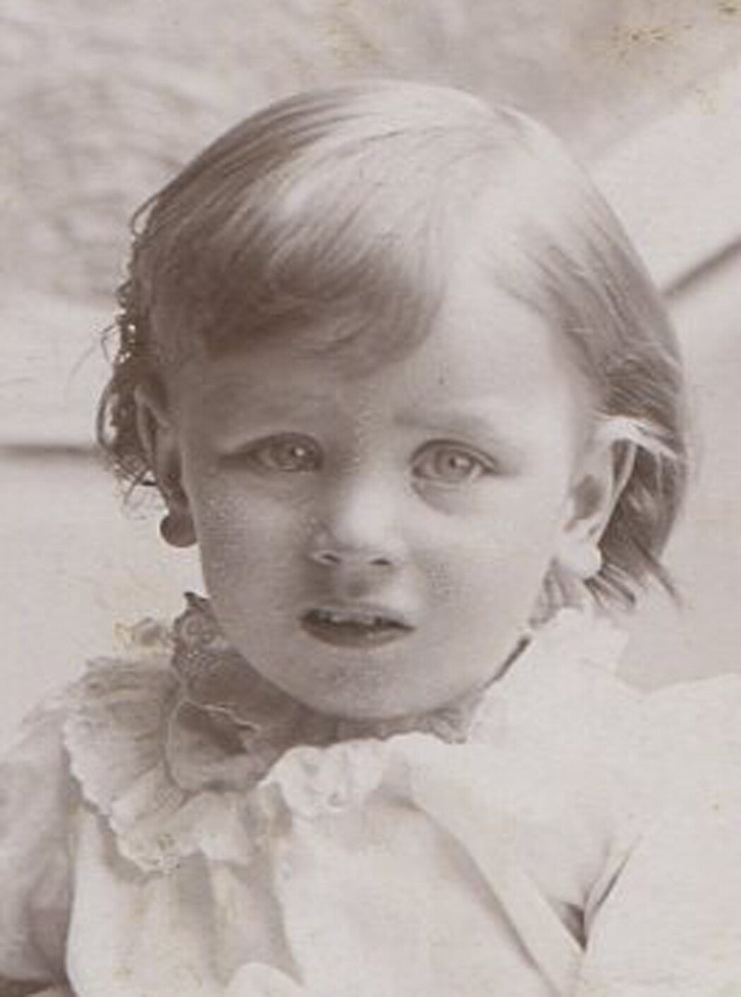 TODDLER, LOOKS A BIT DRUNK. CABINET CARD.