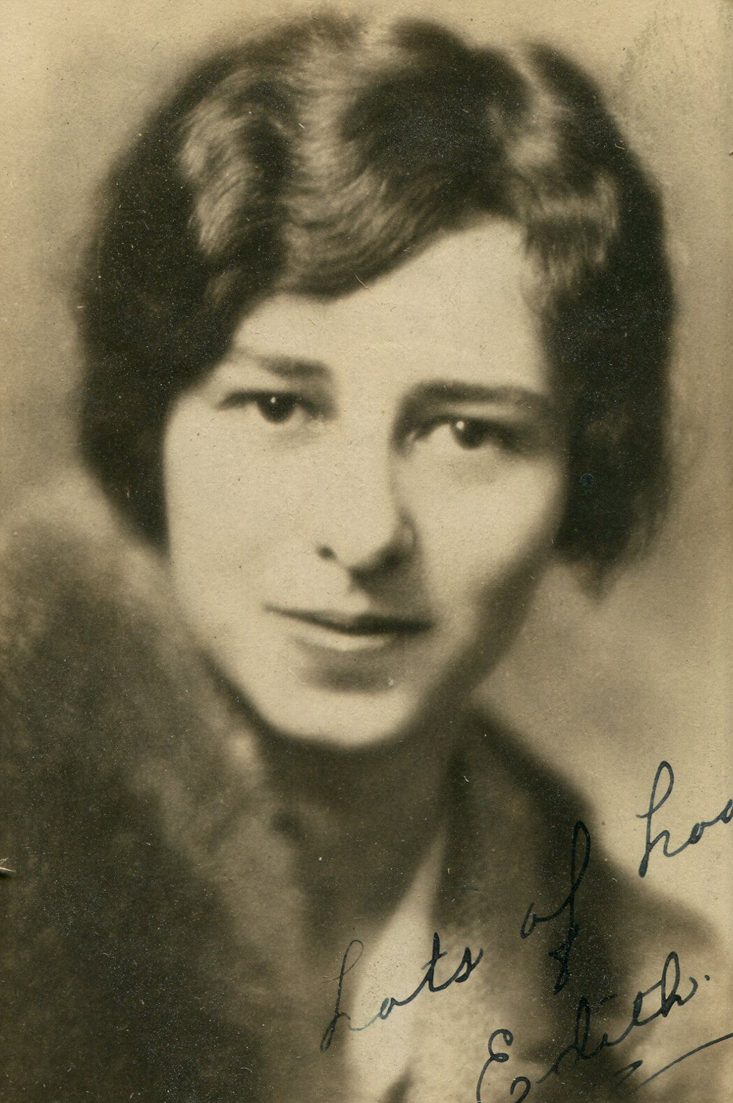 WOMAN, MODERN APPEARANCE. SILVER PRINT IN CARDBOARD MAT.