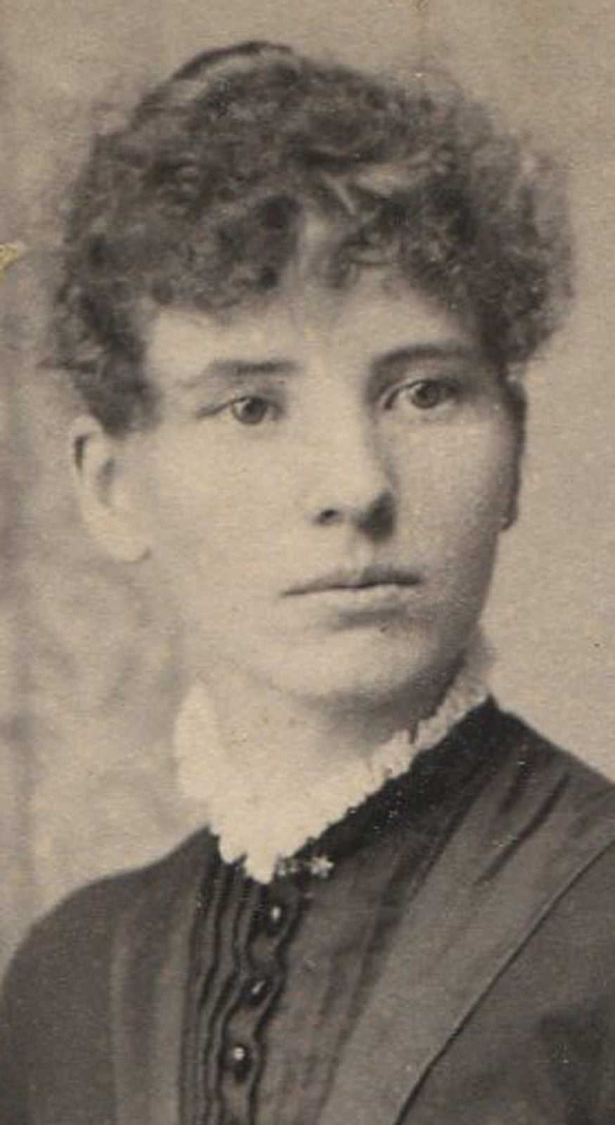 WOMAN, FARAWAY STARE. CABINET CARD. COLUMBUS, OHIO.