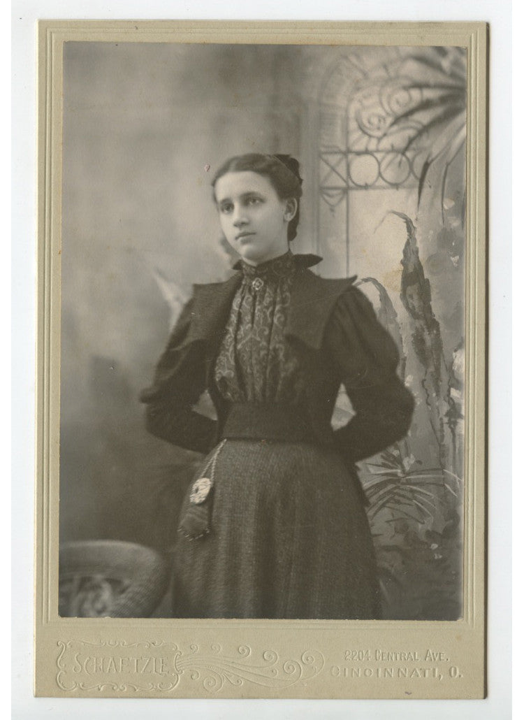 CAB CARD PHOTO OF LADY FROM CINCINNATI, OH, BY SCHAETZIE
